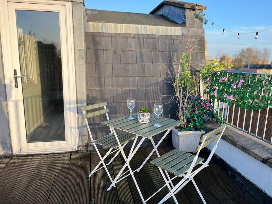 Modern With Stylish Terrace - Your London Oasis! Luaran gambar